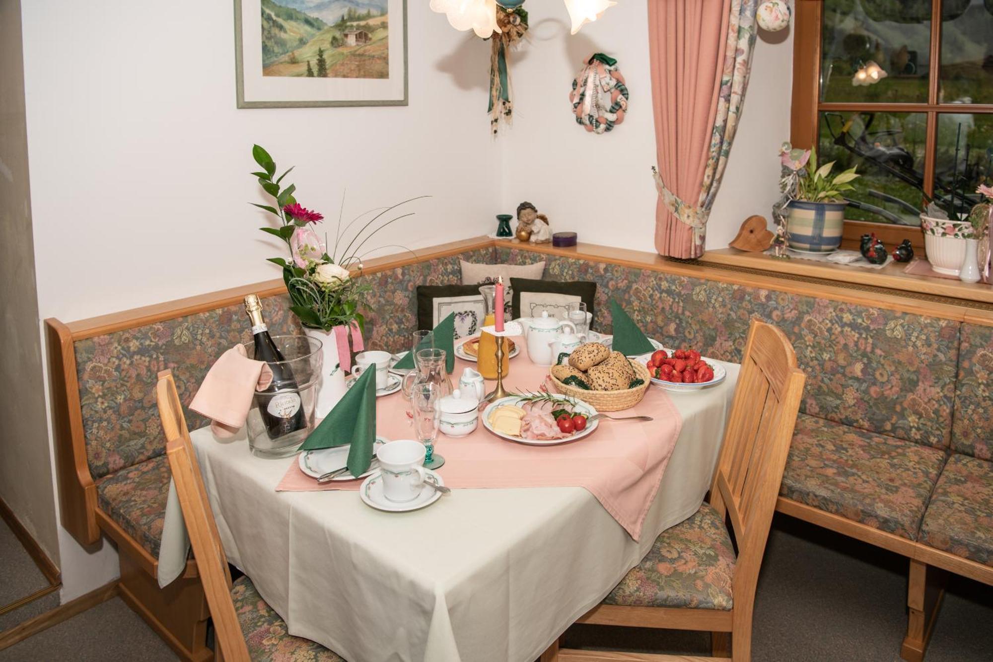 Appartement-Pension Fahrnberggut Rauris Ruang foto